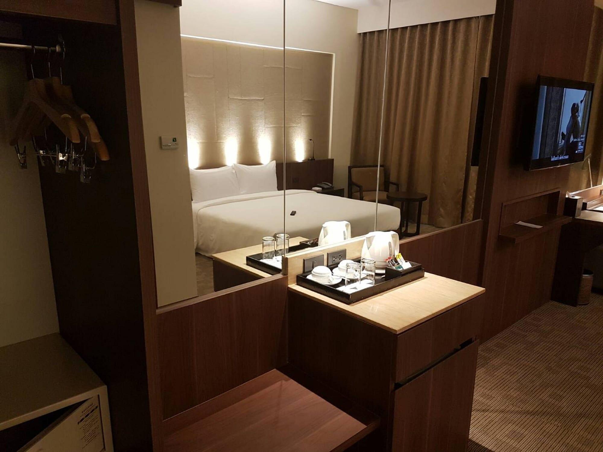 หลุยส์ แทเวิร์น กรุงเทพ  Hotel กรุงเทพมหานคร ภายนอก รูปภาพ