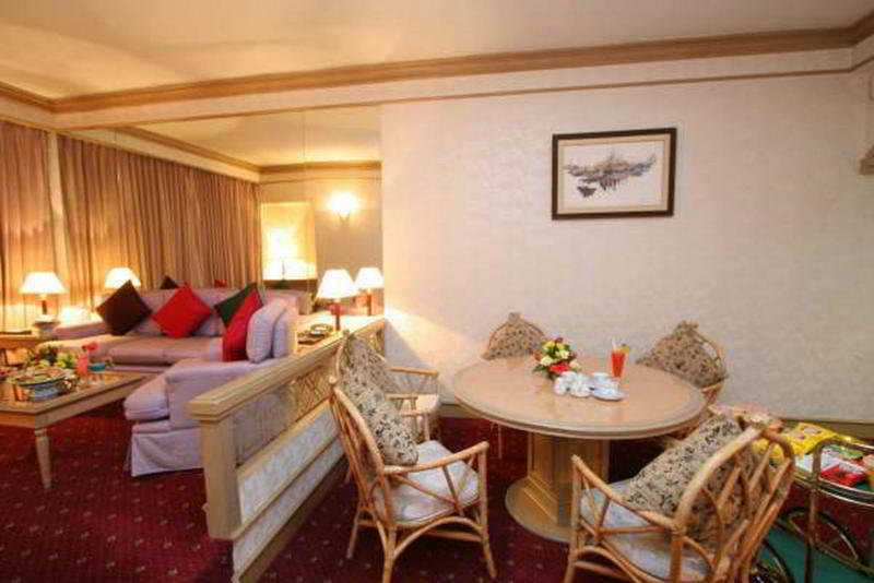 หลุยส์ แทเวิร์น กรุงเทพ  Hotel กรุงเทพมหานคร ภายนอก รูปภาพ
